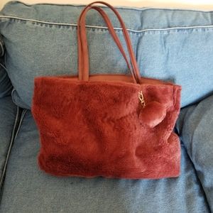 👜(HOST PICK)Large Fuzzy Tote